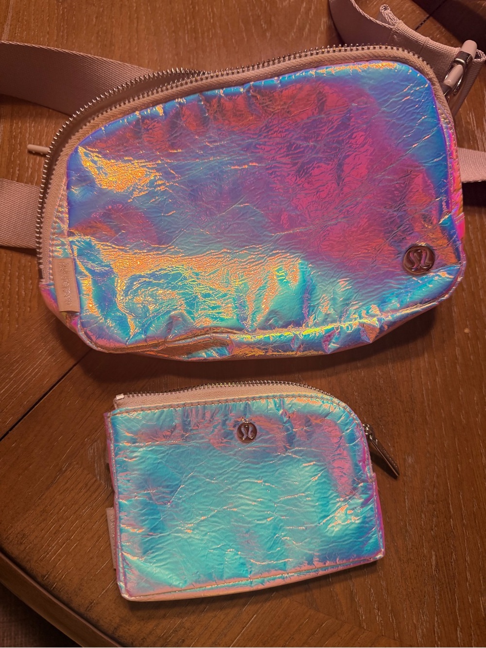 lululemon everywhere metallic belt bag and card pouch - Picture 2 of 2